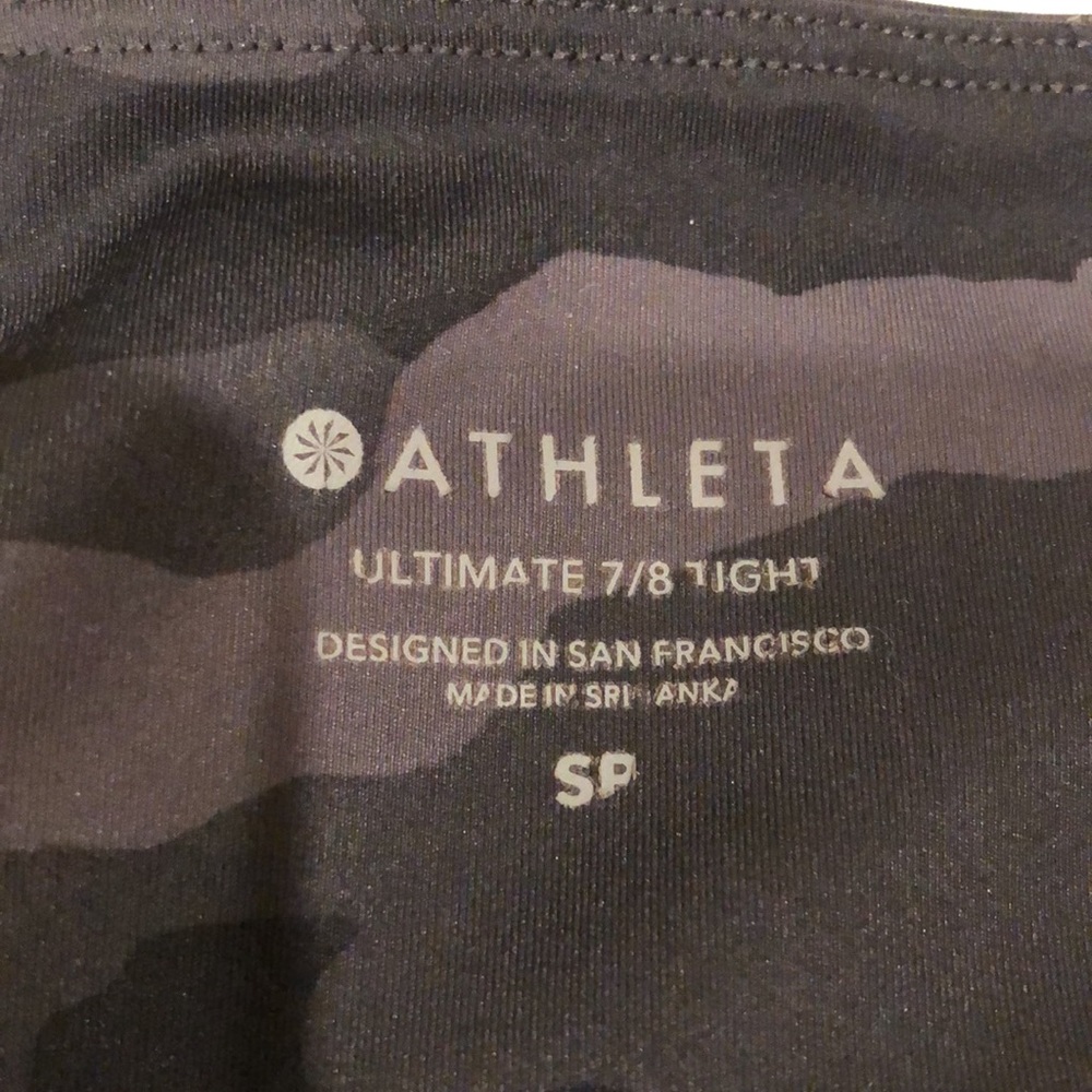Athleta Ultimate 7/8 Tight in black camo, size SP